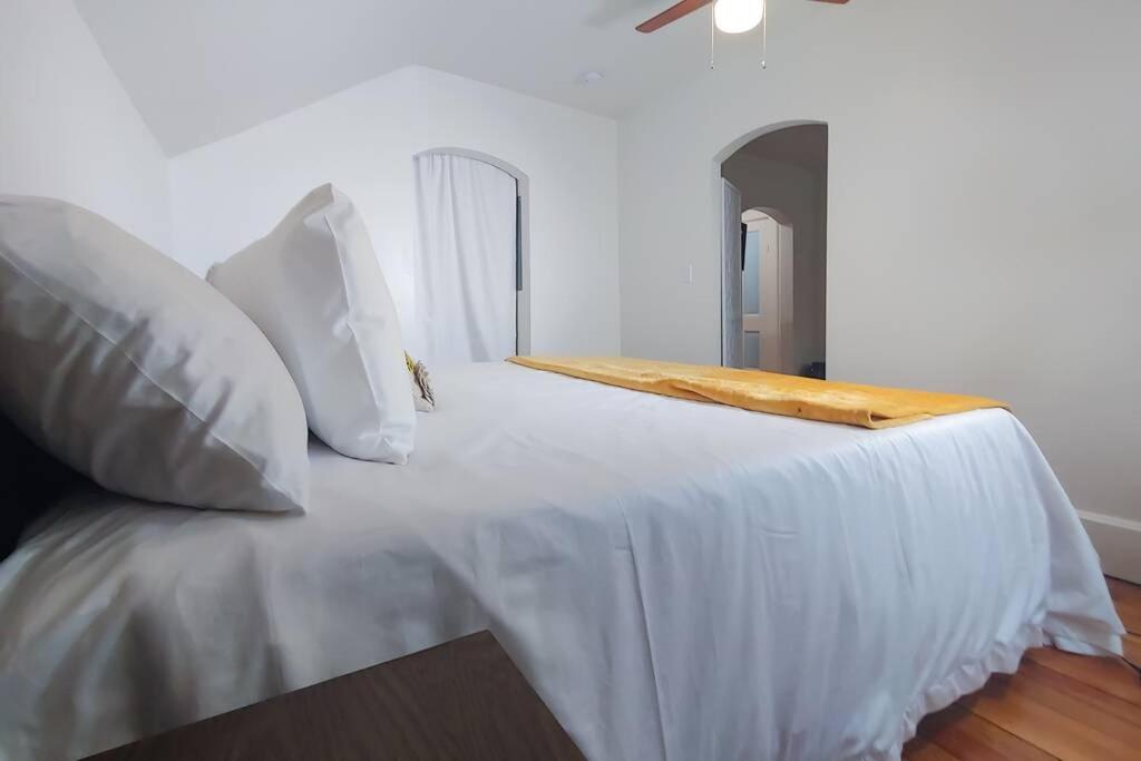 Historic W/Deck, King Bed & Air By Lake Michigan Manistee Esterno foto